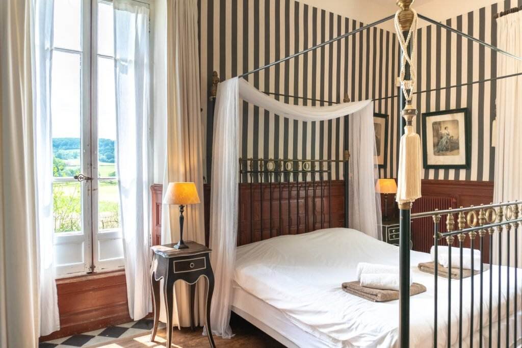 Rent a private Chateau-11BW