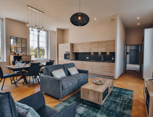 Manoir de la Comtesse- castle holidays southern france 50+ people (1)