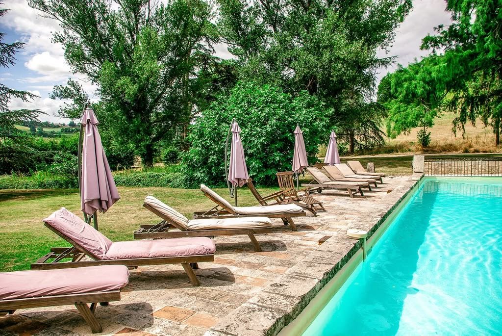 The swimming pool at Château Toulouse is 20 m × 5 m, lined with lounge beds